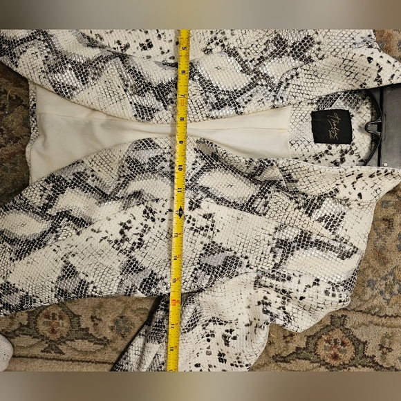 Thalia Sodi Snake Print Blazer - Picture 13 of 13